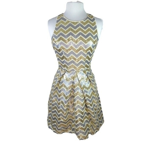 Chelsea & Violet Junior's Gold and Silver Sequin Homecoming Dress Size XS NWT - Picture 2 of 12